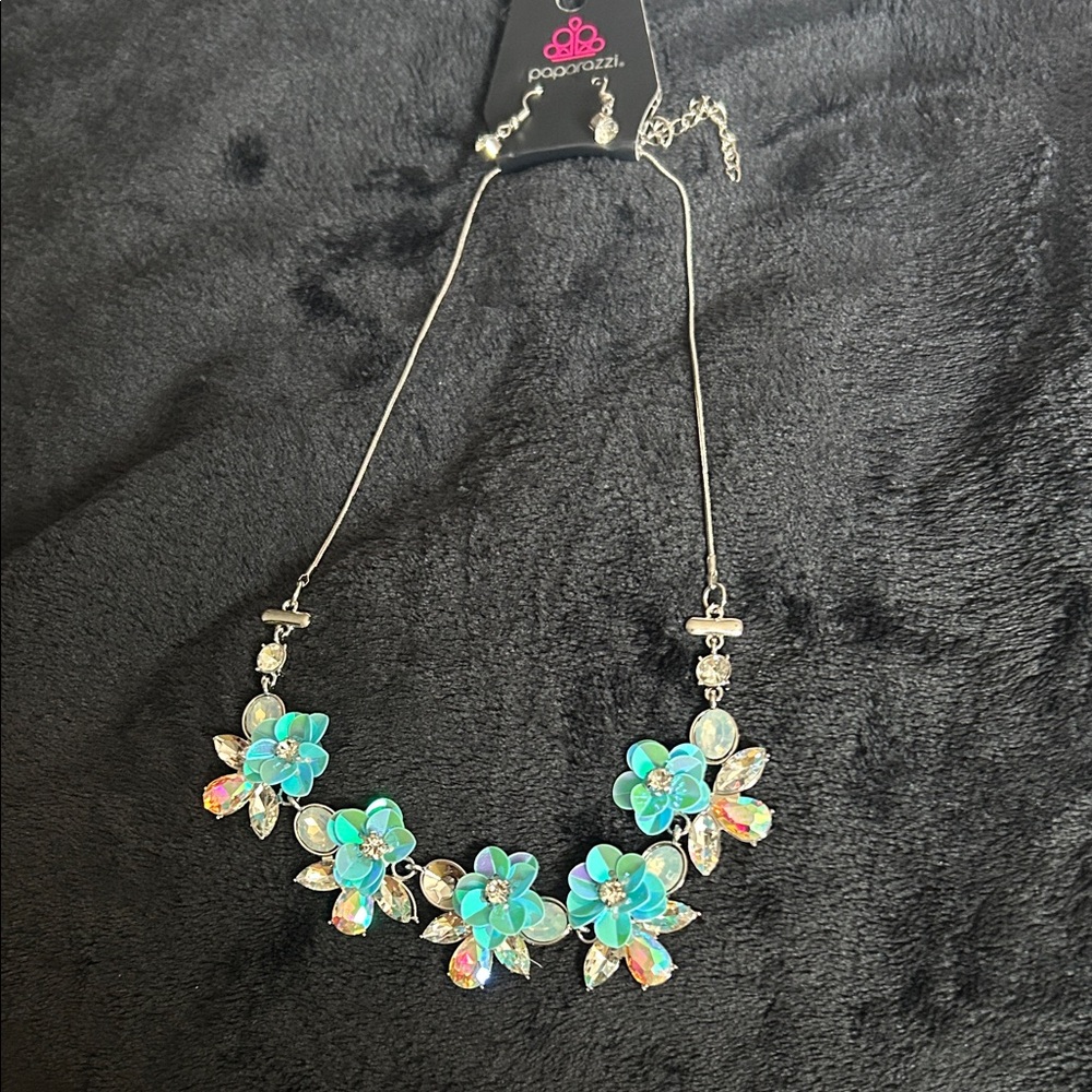 Paparazzi Turquoise Floral Cluster Necklace - Silver Tone